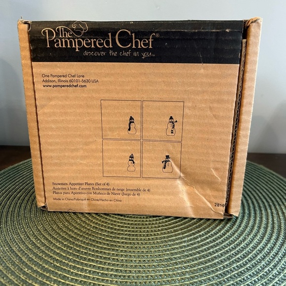 Set of 4 Pampered Chef Snowmen 6" Appetizer SquareGlass Plates #2819 - NIB Read. - Picture 1 of 8